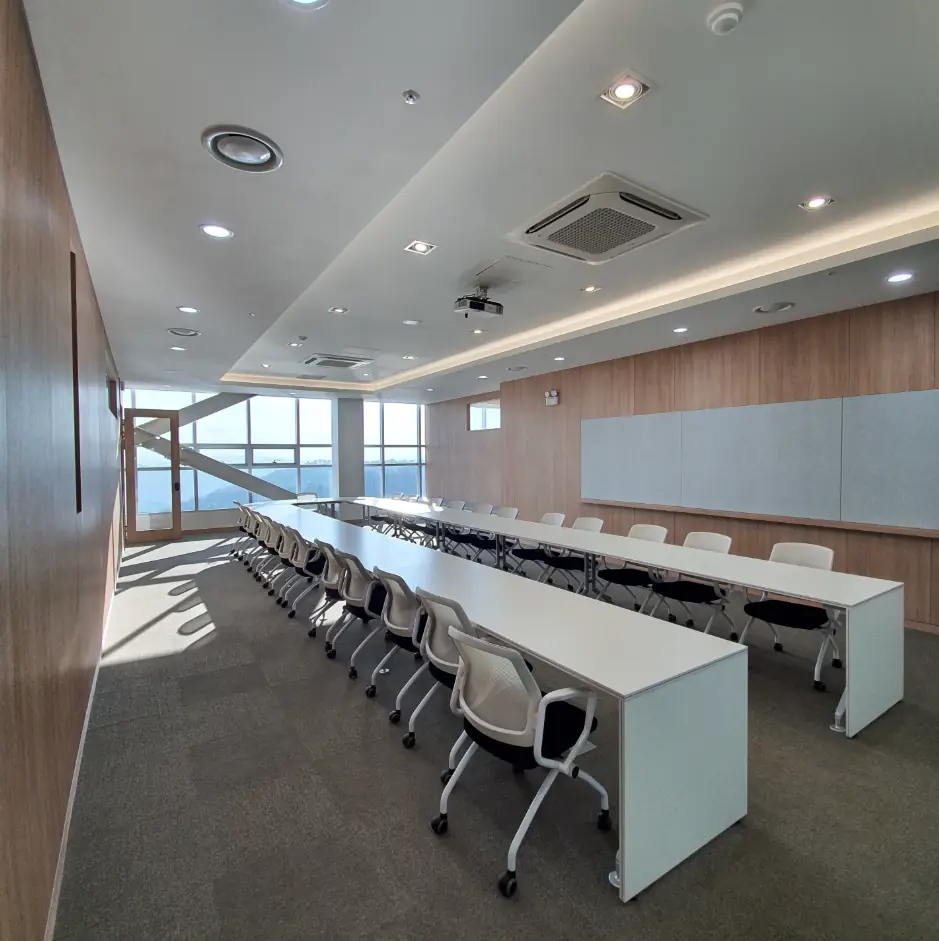 office-meeting-2